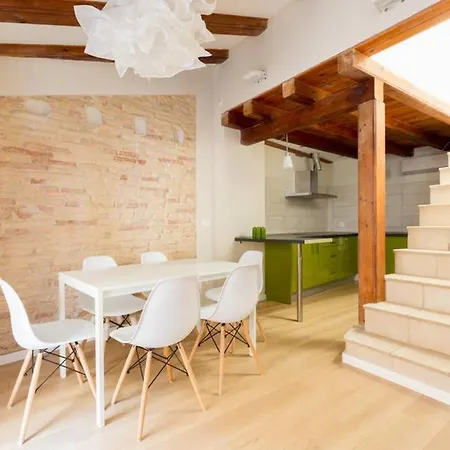 Apartamento Ca3 - Duplex De Dos En El Centro Histórico Con Garaje